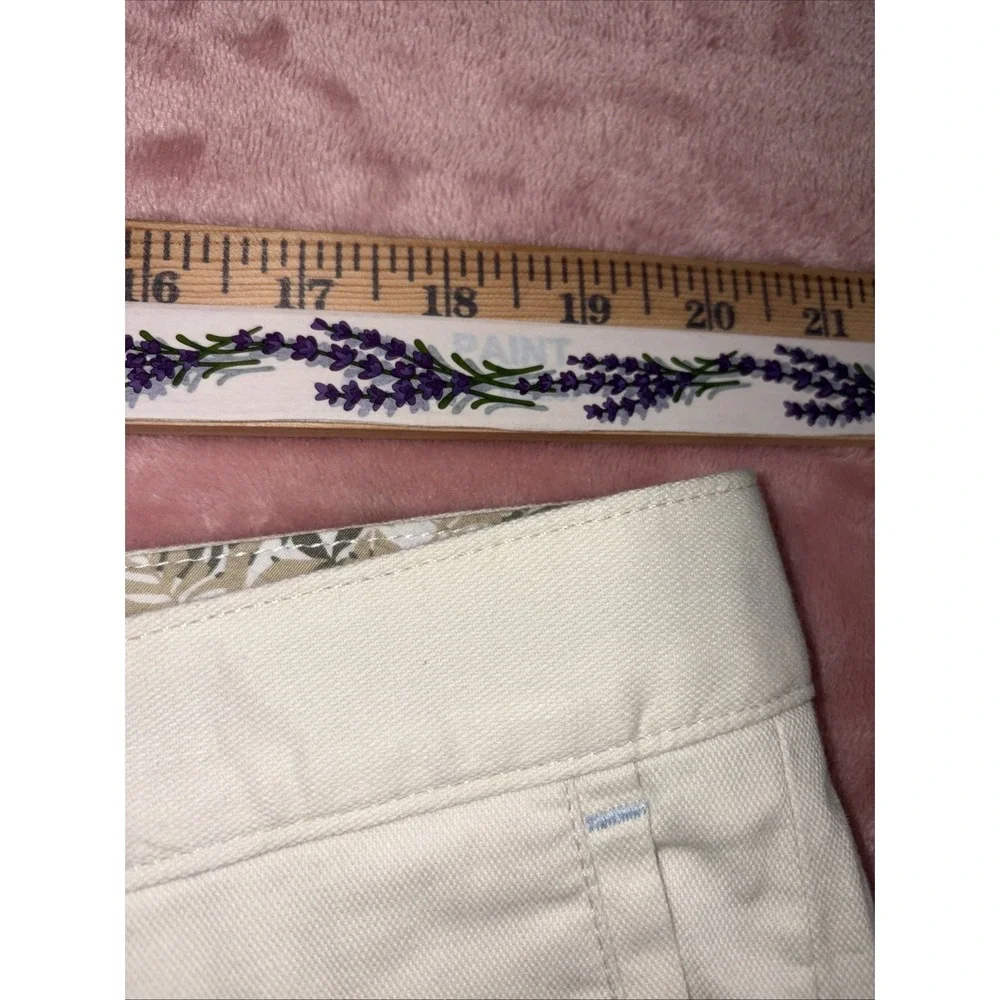 TOMMY BAHAMA  CARGO SHORTS MENS SIZE 40. Khaki. Comfort, Beach.